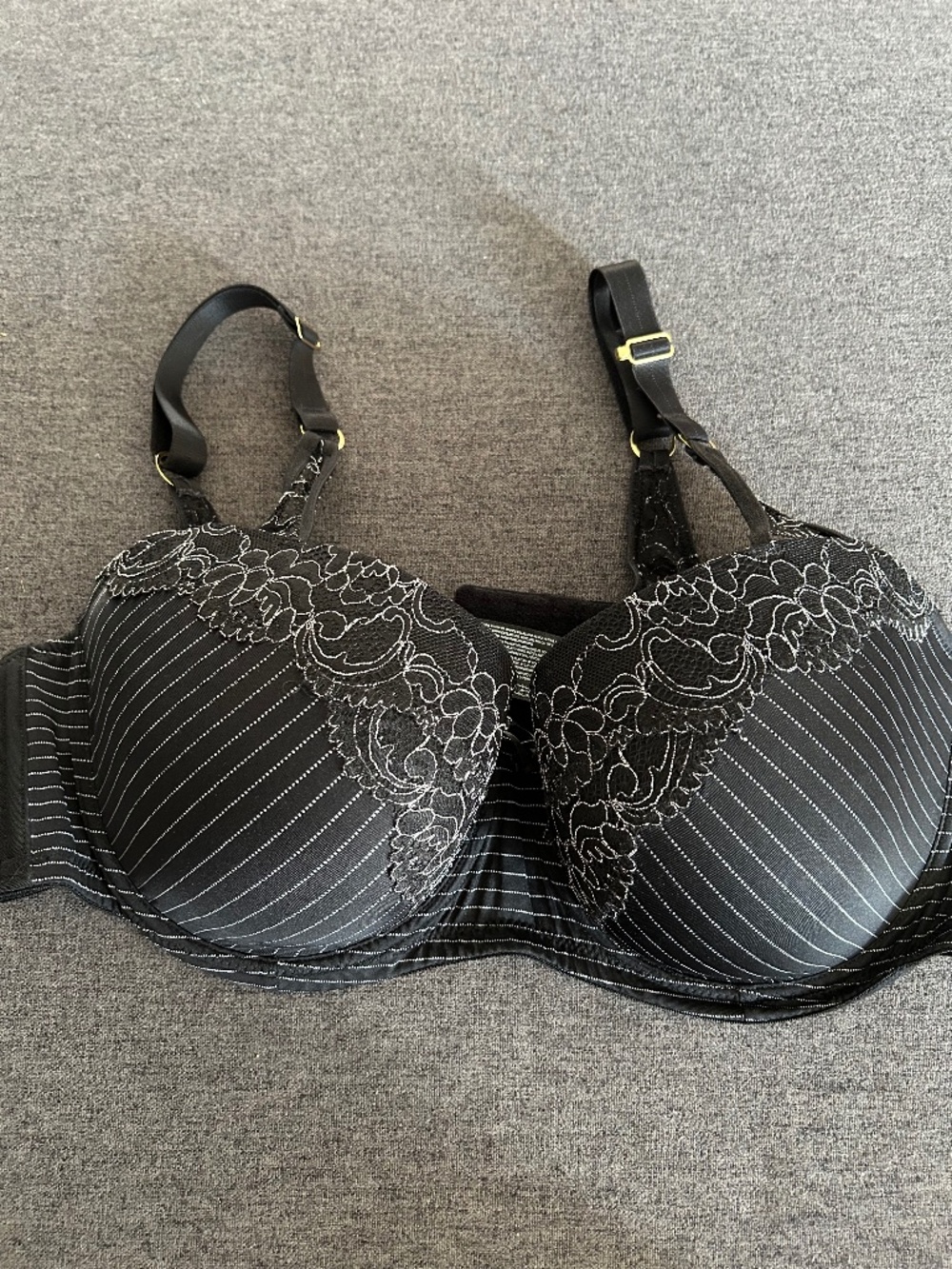 Black bra 38DDD